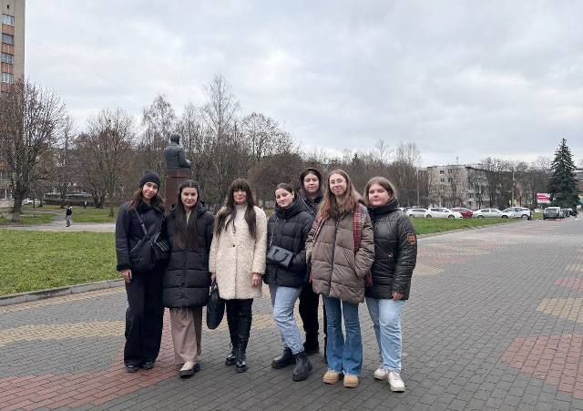 Учасники польової практики під час початку зимового циклу сезонних спостережень у природі. м. Тернопіль, 12.12.2025 р.